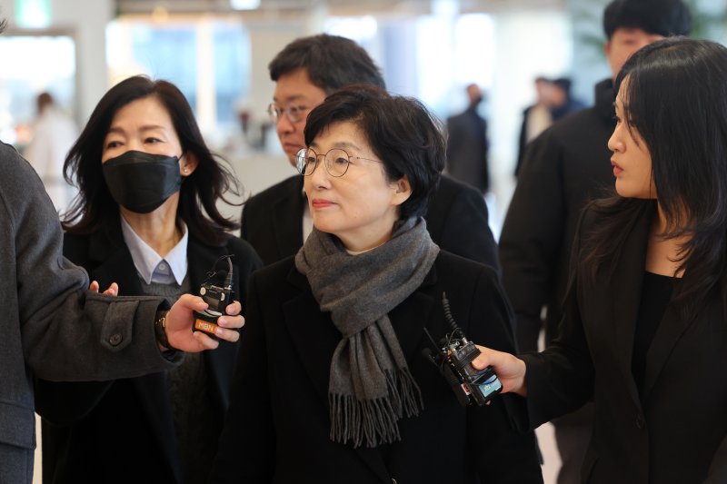 김기현 국민의힘 의원 배우자 이 모 씨가 5일 오전 오전 서울 종로구 광화문 KT 빌딩에 마련된 김건희 특검(특별검사 민중기) 사무실에 피의자 신분으로 출석하고 있다. 202사진=뉴스1화상