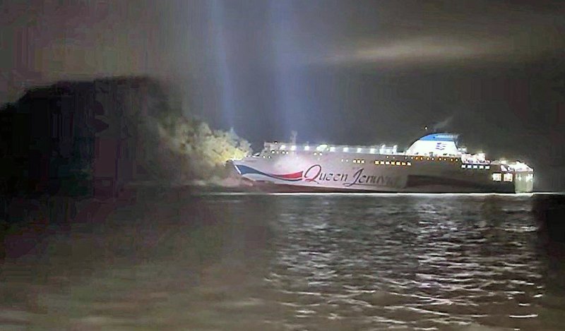 승객 246명을 태우고 전남 신안군 장산면 족도에 좌초한 여객선 퀸제누비아2호. (목포해경 제공. 재판매 및 DB 금지) 2025.11.19/뉴스1