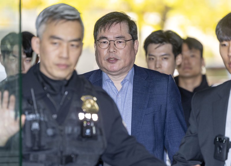 대장동 개발 비리 의혹으로 재판에 넘겨진 유동규 전 성남도시개발공사 기획본부장이 31일 서울 서초구 중앙지법에서 열린 1심 선고공판에 출석하고 있다.(공동취재) 2025.10.31/뉴스1 ⓒ News1 이광호 기자