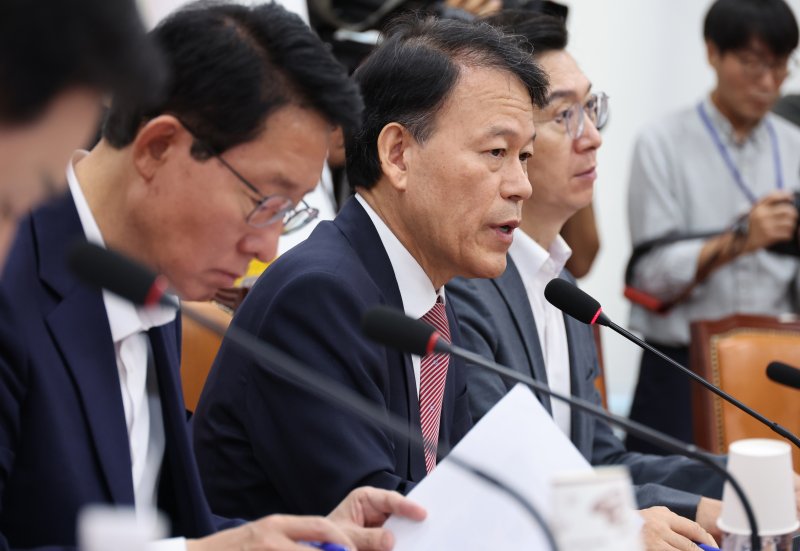 [서울=뉴시스] 김금보 기자 = 윤한홍 국민의힘 정무위원장이 지난 9월23일 오전 서울 여의도 국회에서 열린 '국민의힘 정무위원회, 롯데카드 개인정보 유출사태 피해자 보호 방안 및 재발방지 대책 간담회'에서 발언을 하고 있다. 2025.09.23. kgb@newsis.com