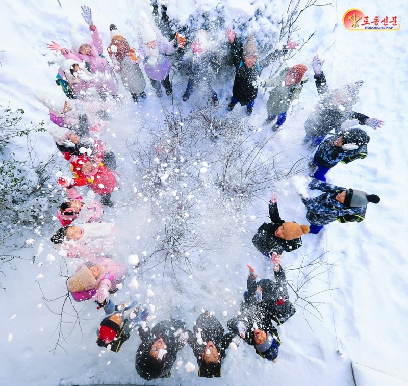 (평양 노동신문=뉴스1) = 북한 노동당 기관지 노동신문은 5일 수도 평양에 첫눈이 내렸다는 소식을 전했다. [국내에서만 사용가능. 재배포 금지. DB 금지. For Use Only in the Republic of Korea. Redistribution Prohibited] rodongphoto@news1.kr