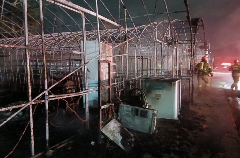 5일 오전 2시 33분쯤 충북 옥천군 군서면 소재 한 농장 비닐하우스에서 불이 나 50여분만에 진화됐다. (옥천소방서 제공. 재판매 및 DB금지)/뉴스1