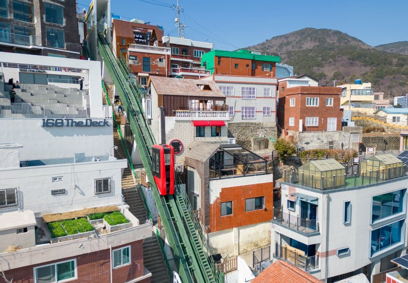 초량168계단 경사형 엘리베이터 (부산 동구 제공. 재판매 및 DB금지)