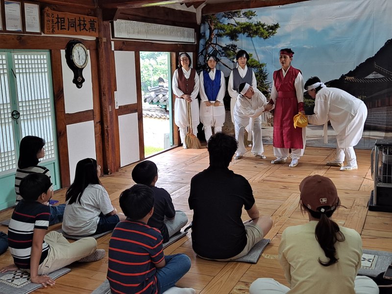 [서울=뉴시스] 다정다감 세종일주, 국가유산 체험 교육 수업 현장 (사진=국가유산청 제공) 2025.12.05. photo@newsis.com *재판매 및 DB 금지