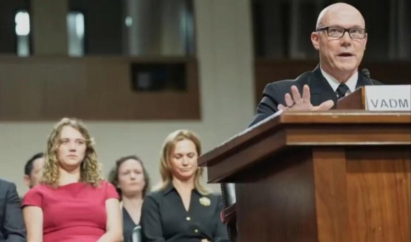 [AP/뉴시스] 미군이 베네수엘라 마약 운반 의심 선박을 공격한 뒤 생존자에 가한 '2차 공격'을 둘러싼 논쟁이 격화되는 가운데, 도널드 트럼프 행정부의 강경한 마약 차단 정책에 호의적이던 여론이 바뀌고 있다고 미국 언론이 보도했다. 사진은 카리브해 마약 운반 의심 선박 '2차 공격'을 지휘한 프랭크 브래들리 특수작전사령관(해군 대장). 2025.12.05. *재판매 및 DB 금지