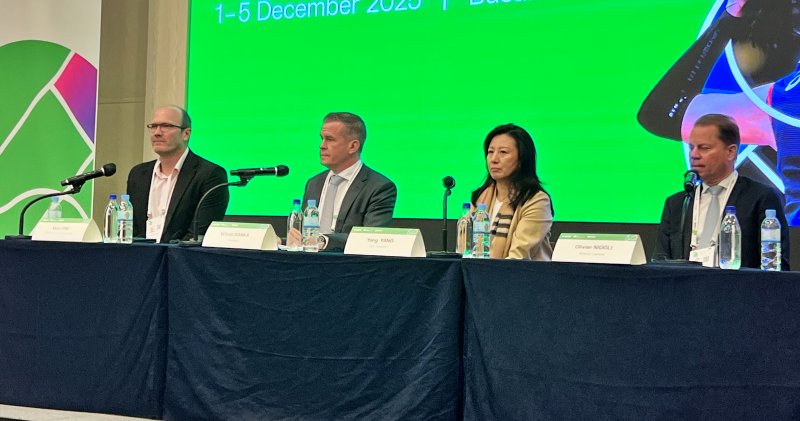 [부산=뉴시스] 원동화 기자 = 2일 세계도핑방지기구(WADA) 부산 총회가 열리고 있는 부산 벡스코에서 위톨드 반카(Witold Banka) 회장은 한국을 반도핑 선진국으로 평가했다. (왼쪽부터) 라이언 피니(Ryan Pini) WADA 선수위원회 회장, 위톨드 반카(Witold Banka) WADA 회장, 양양(Yang Yang) WADA 부회장, 올리비에 니글리(Oliver Niggli) WADA 사무총장. 2025.12.03. dhwon@newsis.com