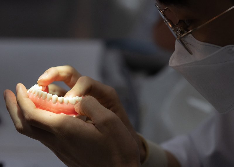 서울의 한 치과대학에서 열린 치과의사 국가 실기시험에서 응시생들이 시험 준비를 하고 있다. (사진은 기사 내용과 무관함) 2021.9.4/뉴스1 ⓒ News1 이재명 기자