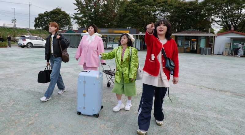 박나래 '갑질 논란' 일파만파, 녹화 취소까지…활동 '적신호'