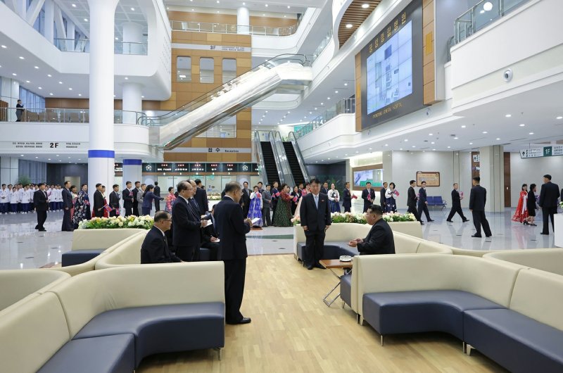 (평양 노동신문=뉴스1) = 평양종합병원 준공식. [국내에서만 사용가능. 재배포 금지. DB 금지. For Use Only in the Republic of Korea. Redistribution Prohibited] rodongphoto@news1.kr