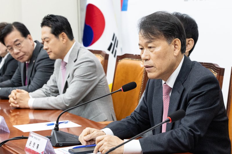 윤한홍 국민의힘 의원이 5일 서울 여의도 국회에서 열린 '혼용무도' 이재명정권 6개월 국정평가 회의에서 발언하고 있다. 2025.12.5/뉴스1 ⓒ News1 이승배 기자