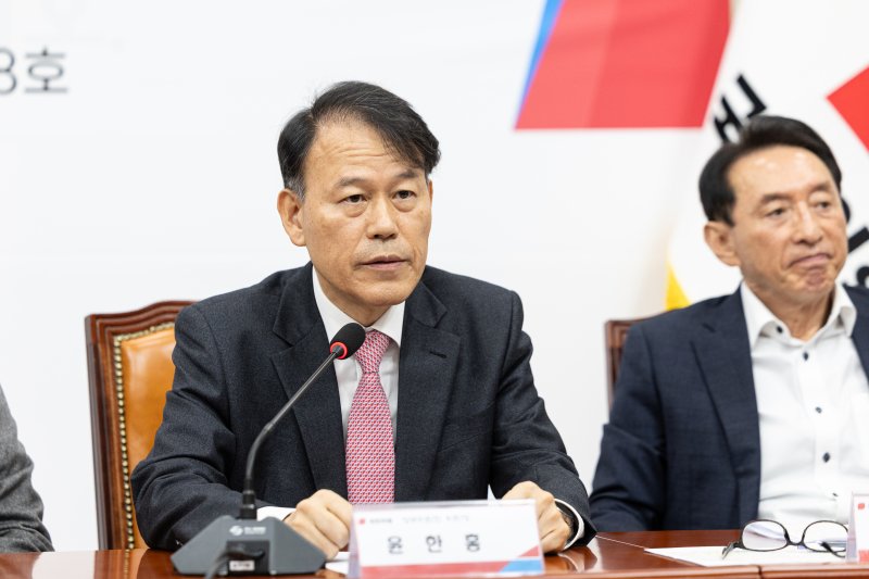 윤한홍 국민의힘 의원이 5일 서울 여의도 국회에서 열린 '혼용무도' 이재명정권 6개월 국정평가 회의에서 발언하고 있다. 2025.12.5/뉴스1 ⓒ News1 이승배 기자