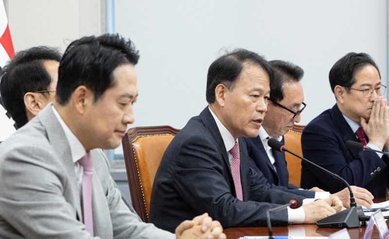 윤한홍 국민의힘 의원이 5일 서울 여의도 국회에서 열린 '혼용무도' 이재명정권 6개월 국정평가 회의에서 발언하고 있다. 2025.12.5/뉴스1 ⓒ News1 이승배 기자