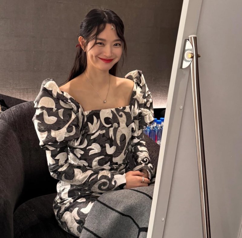 [서울=뉴시스] 배우 신민아. (사진=신민아 인스타그램 캡처) 2025.12.05. photo@newsis.com *재판매 및 DB 금지