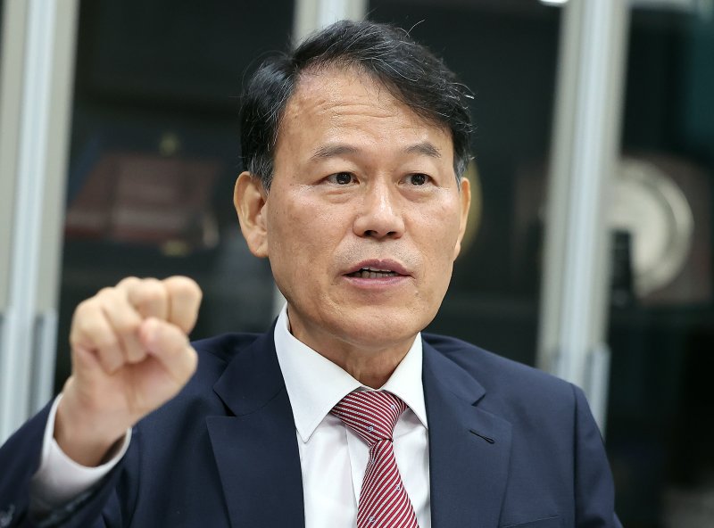 국회 정무위원회 위원장인 윤한홍 국민의힘 의원이 24일 서울 영등포구 여의도 국회의원회관에서 뉴스1과 인터뷰를 하고 있다. 2025.9.24/뉴스1 ⓒ News1 김진환 기자