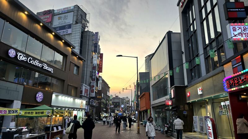 4일 저녁 서울 종로구 혜화동 대학로 인근 거리의 모습. 사진=최아영 기자