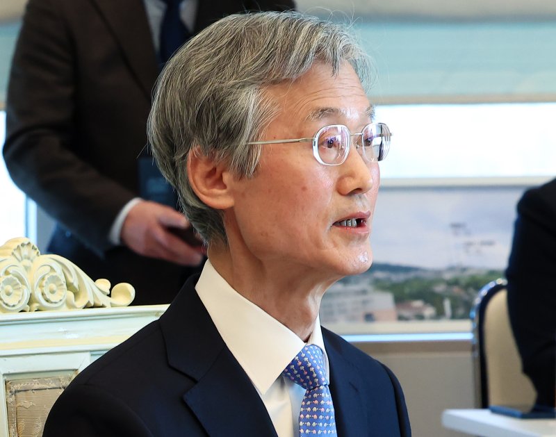 [서울=뉴시스] 고범준 기자 = 조희대 대법원장이 지난 3일 서울 용산 대통령실 청사에서 열린 5부 요인 초청 오찬에서 발언하고 있다. (대통령실통신사진기자단) 2025.12.03. bjko@newsis.com