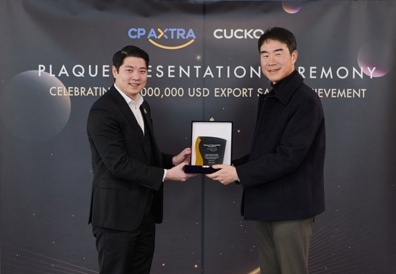 [서울=뉴시스]구본학(오른쪽) 쿠쿠 대표와 타닛 치라바논 CP 엑스트라 대표.(사진=쿠쿠 제공) 2025.12.05. photo@newsis.com *재판매 및 DB 금지