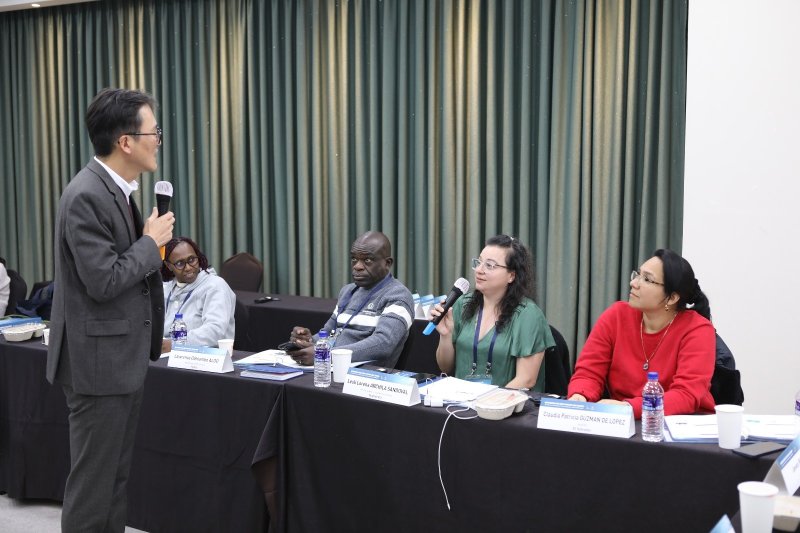 [서울=뉴시스] 식품의약품안전처는 국제식품규격위원회(CODEX·코덱스) 신탁기금 수혜국(6개국)의 식품안전관리 공무원 9명을 대상으로 지난 11일부터 5일까지 CODEX 활동 촉진과 식품안전관리 역량 강화를 위한 초청연수를 실시했다고 이날 밝혔다. (사진=식약처 제공) 2025.12.05. photo@newsis.com *재판매 및 DB 금지