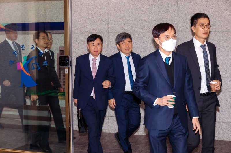 [서울=뉴시스] 김선웅 기자 = 전국의 각급 법원장들이 5일 서울 서초구 대법원에서 열린 전국법원장회의에 참석하고 있다. (공동취재) 2025.12.05. photo@newsis.com