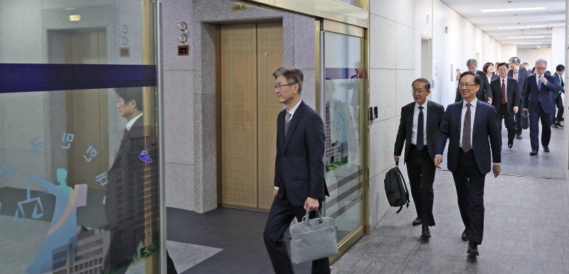 [서울=뉴시스] 김선웅 기자 = 전국의 각급 법원장들이 5일 서울 서초구 대법원에서 열린 전국법원장회의에 참석하고 있다. (공동취재) 2025.12.05. photo@newsis.com