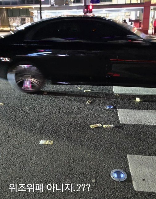 [뉴시스]을지로 4가 인근 도로에서 흩뿌려진 채로 발견된 오만원권. (사진 = kiki39n 인스타그램 캡처) *재판매 및 DB 금지