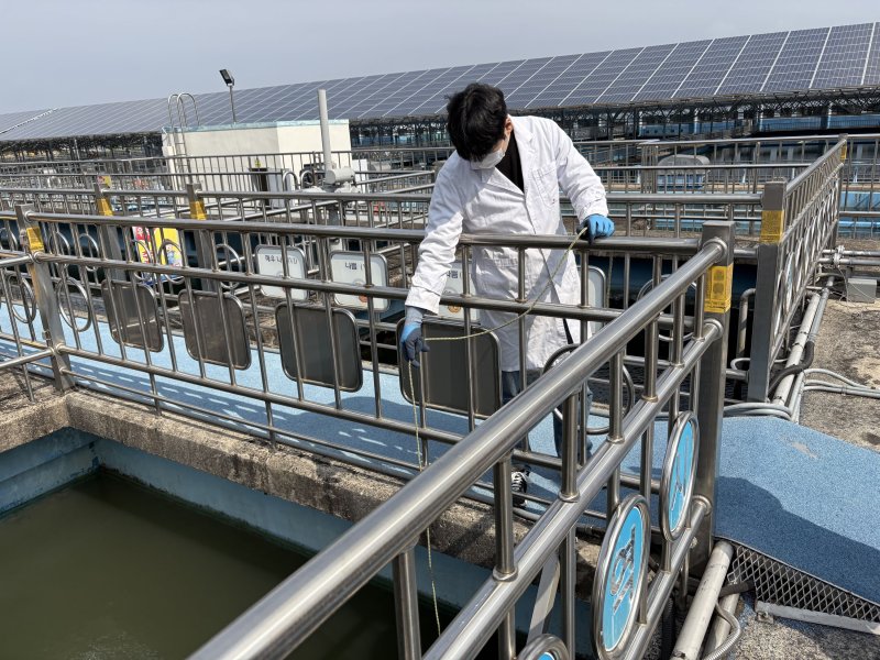 광주 덕남정수장 수질검사. (사진=광주시 제공) *재판매 및 DB 금지