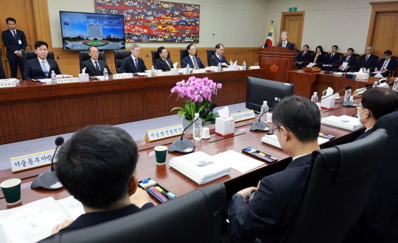 조희대 대법원장이 5일 서울 서초구 대법원에서 열린 전국법원장회의에서 인사말을 하고 있다. (공동취재) 2025.12.5/뉴스1 ⓒ News1 장수영 기자