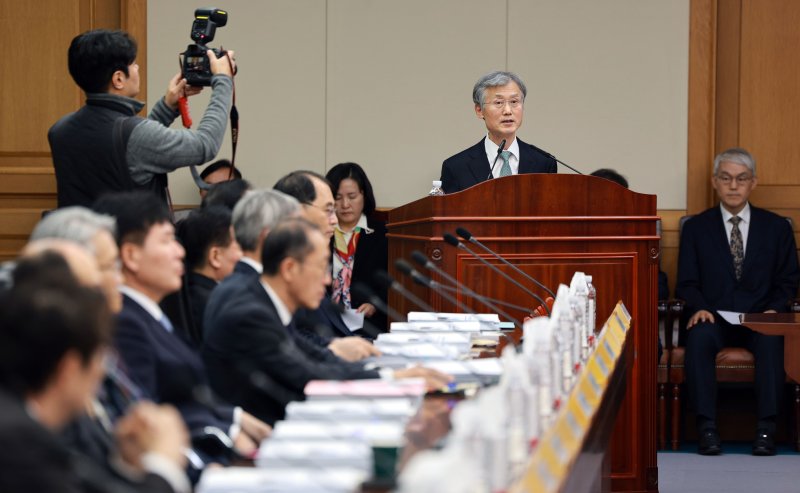 조희대 대법원장이 5일 서울 서초구 대법원에서 열린 전국법원장회의에서 인사말을 하고 있다. (공동취재) 2025.12.5/뉴스1 ⓒ News1 장수영 기자