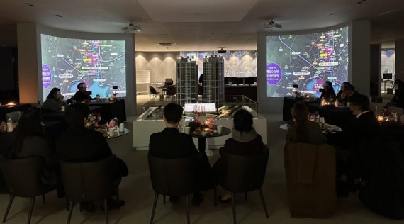 <사진 설명 : 퀸즈이즈카운티가 주최한 뉴홈드림데이행사가 진행되고 있다.>