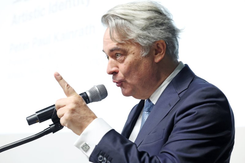 [서울=뉴시스] 박진희 기자 = 피터 폴 카인라드 국제콩쿠르세계연맹(WFIMC_World Federation of the International Music Competitions) 회장 겸 클랑포룸 빈 CEO가 5일 서울 종로구 예술가의집에서 한국문화예술위원회와 국제콩쿠르세계연맹이 공동으로 개최한 '비욘드 더 스테이지 2025: 차세대 아티스트를 위한 국제 커리어 포럼'에 참석하여 '오늘날의 예술적 정체성'을 주제로 기조연설을 하고 있다. 이번 포럼은 세계 클래식 음악계의 핵심 기관들이 한국에 최초로 집결하는 국제 커리어 개발 포