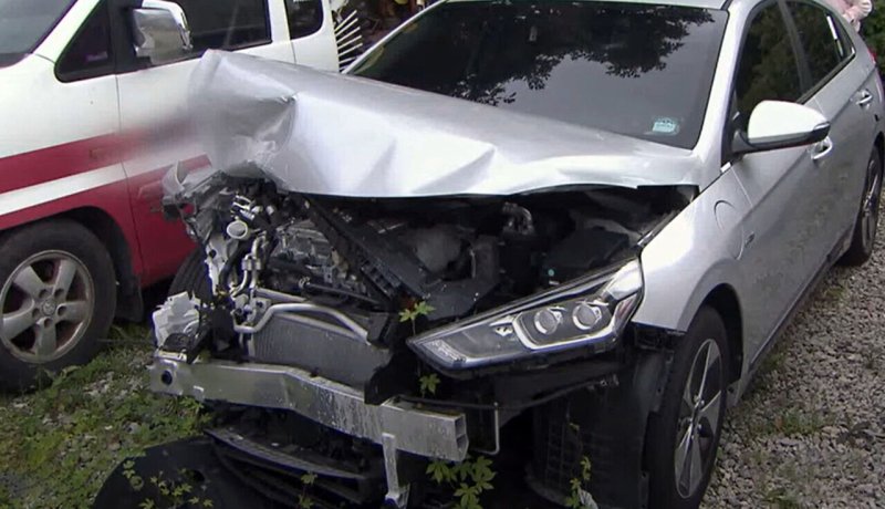 [여수=뉴시스] 여수시 별정직 비서실장 김모씨가 운전하다 교통사고를 당해 폐차된 관용전기차.(사진=독자제공) photo@newsis.com *재판매 및 DB 금지