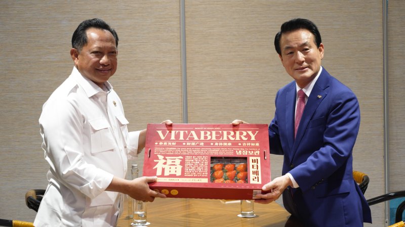 백성현 논산시장·티토 카르나비안 내무부 장관 모습(논산시 제공.재판매 및 DB금지)/뉴스1