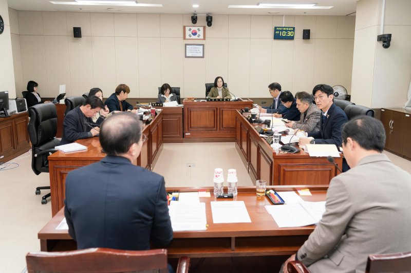 5일 열린 용인특례시의회 의회운영위원회 회의 모습.(시의회 제공)