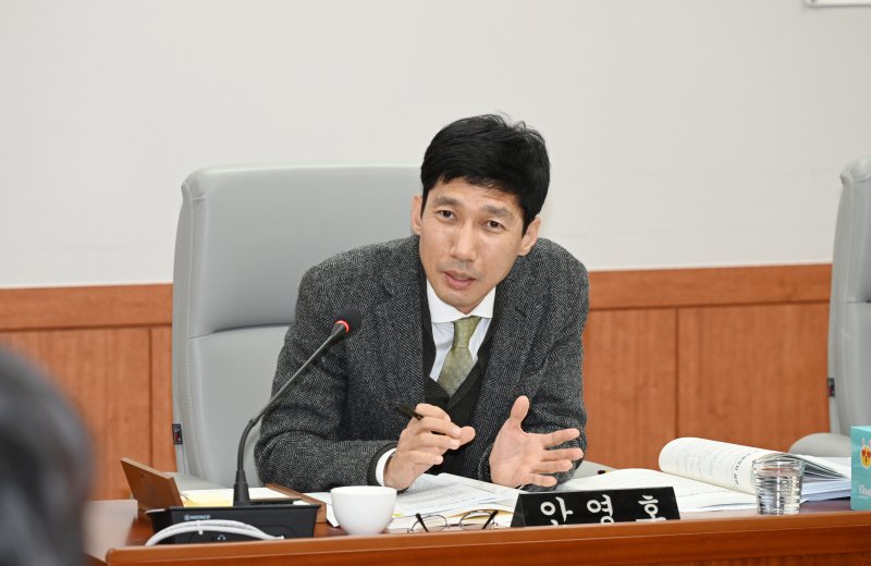 울산 중구의회 안영호 의원이 5일 제278회 중구의회 정례회 예산안 심의에서 발언하고 있다. (울산 중구의회 제공. 재판매 및 DB금지)/뉴스1