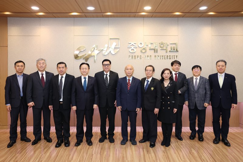 태국 상원의회 주요 4개 상임위원장단이 5일 중앙대를 방문해 AI와 문화 콘텐츠 협력 방안을 논의했다.(중앙대 제공)