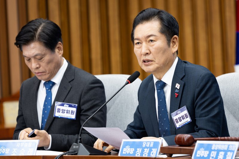 정청래 더불어민주당 대표가 5일 서울 여의도 국회에서 열린 제3차 중앙위원회의에서 인사말을 하고 있다. 2025.12.5/뉴스1 ⓒ News1 유승관 기자