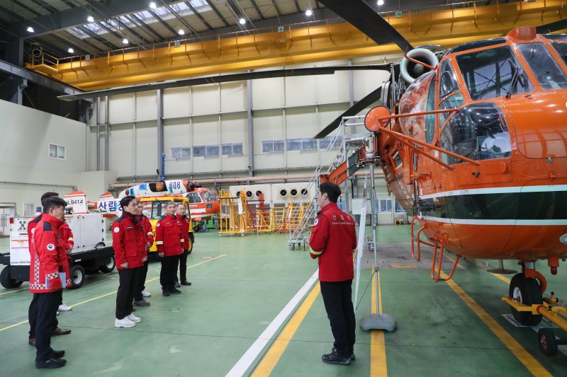 김진태 강원특별자치도지사가 산림항공본부를 찾아 산불 대비 태세를 점검했다. (강원도 제공, 재판매 및 DB금지)