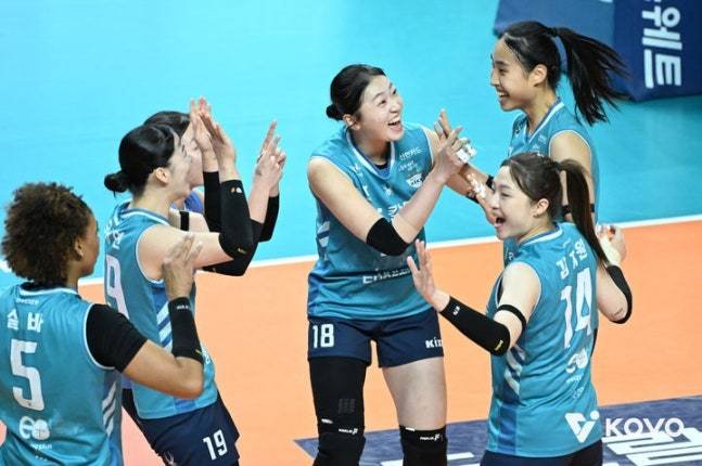 여자 프로배구 GS칼텍스가 페퍼저축은행을 꺾었다.(KOVO 제공)