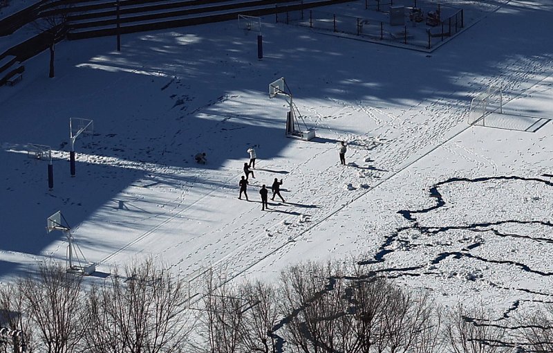 기사 이해를 돕기 위한 눈이 쌓인 초등학교 운동장 자료 사진으로 기사 내용과 직접 관련 없음. ⓒ News1