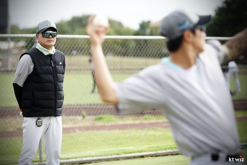 KT 위즈 코치 시절의 이종범 한국프로야구 은퇴선수협회 회장. (KT 위즈 제공)