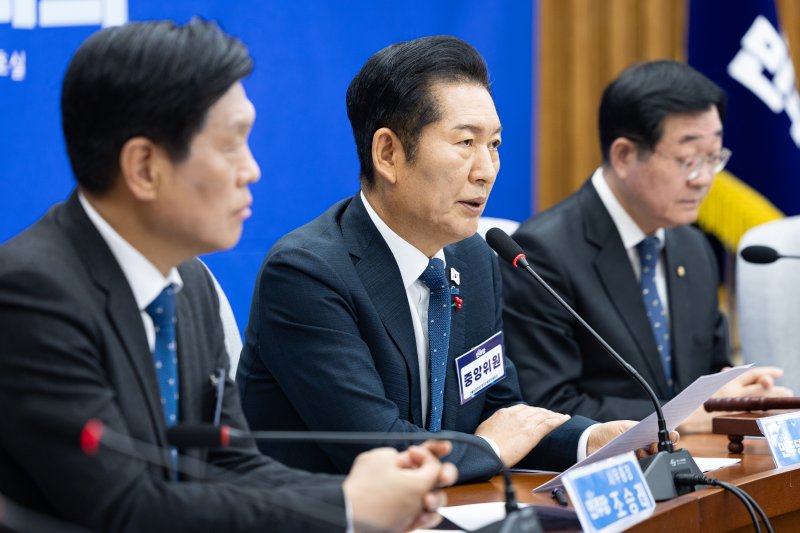 정청래 더불어민주당 대표가 5일 서울 여의도 국회에서 열린 제3차 중앙위원회의에서 인사말을 하고 있다. 2025.12.5/뉴스1 ⓒ News1 유승관 기자