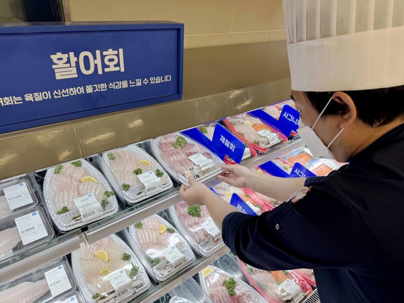 이마트 가든파이브점 생선회 매장(이마트 제공)
