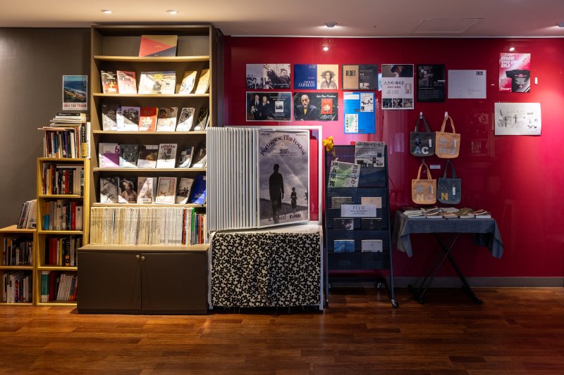 서울아트시네마 라운지(서울관광재단 제공)