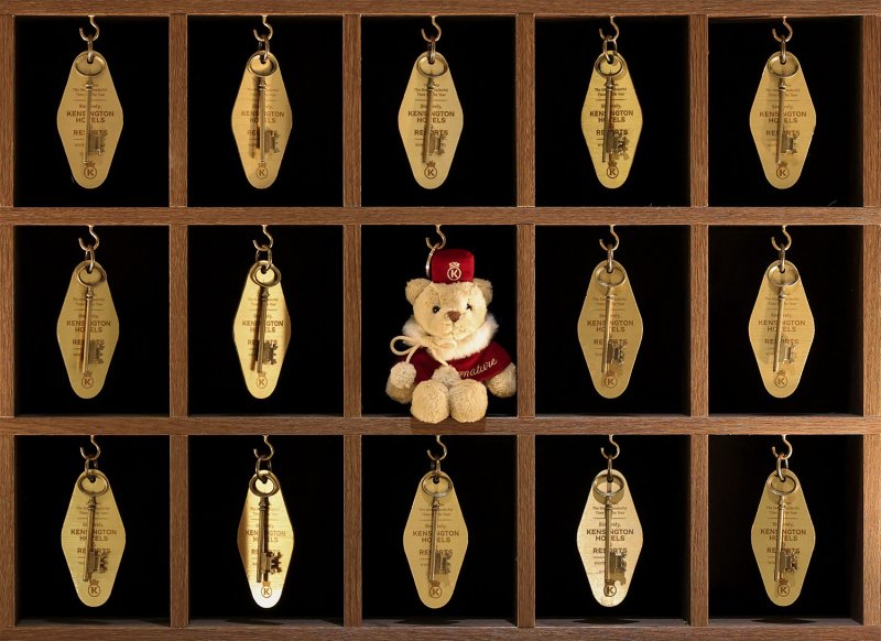 [서울=뉴시스] 이랜드파크가 운영하는 켄싱턴호텔앤리조트는 연말을 앞두고 '켄싱턴 베어'의 시즌 한정판 '메리베어' 열쇠고리를 출시했다. (사진=이랜드파크 제공) 2025.12.05. photo@newsis.com *재판매 및 DB 금지