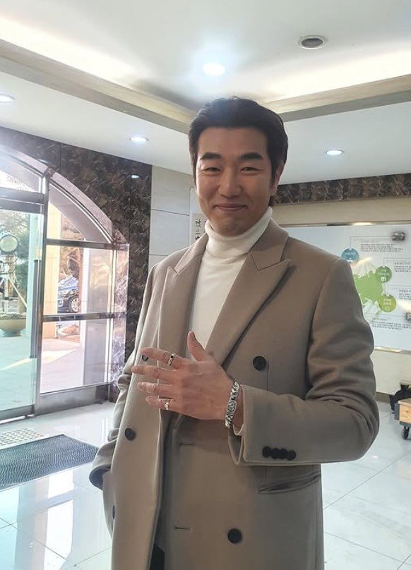 [단독인터뷰] 이종혁 "햄버거 먹던 선도부장…쉰하나 지금이 더 좋다"