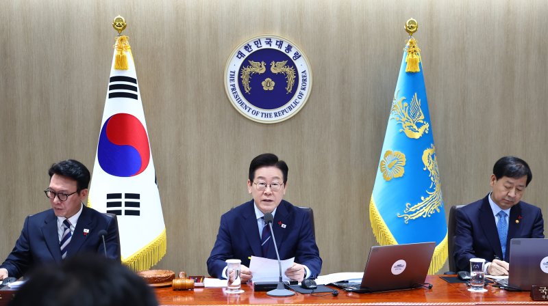 [서울=뉴시스] 고범준 기자 = 이재명 대통령이 2일 서울 용산 대통령실 청사에서 열린 국무회의에서 발언하고 있다. (대통령실통신사진기자단) 2025.12.02. bjko@newsis.com