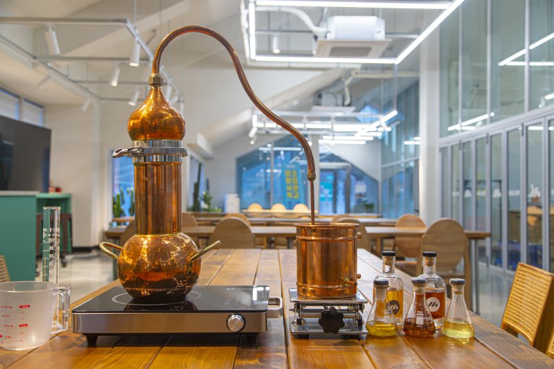 카페 같은 양조장에서 즐기는 겨울 한 모금 '가평 술지움'.(경기관광공사 제공. 재판매 및 DB금지)/뉴스1