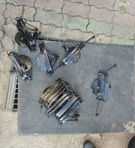 전남도가 겨울철을 맞아 늘어나는 야생동물 밀렵·밀거래 행위를 근절하기 위해 내년 3월까지 시·군 및 민간 합동으로 겨울철 야생동물 밀렵･밀거래 집중 단속을 실시한다. 사진은 수거한 불법엽구.