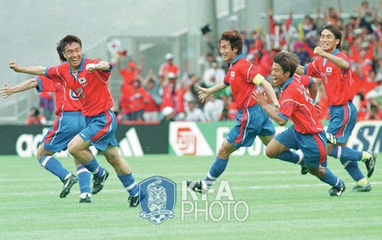 멕시코를 상대로 선제골을 넣은 하석주(대한축구협회 제공)