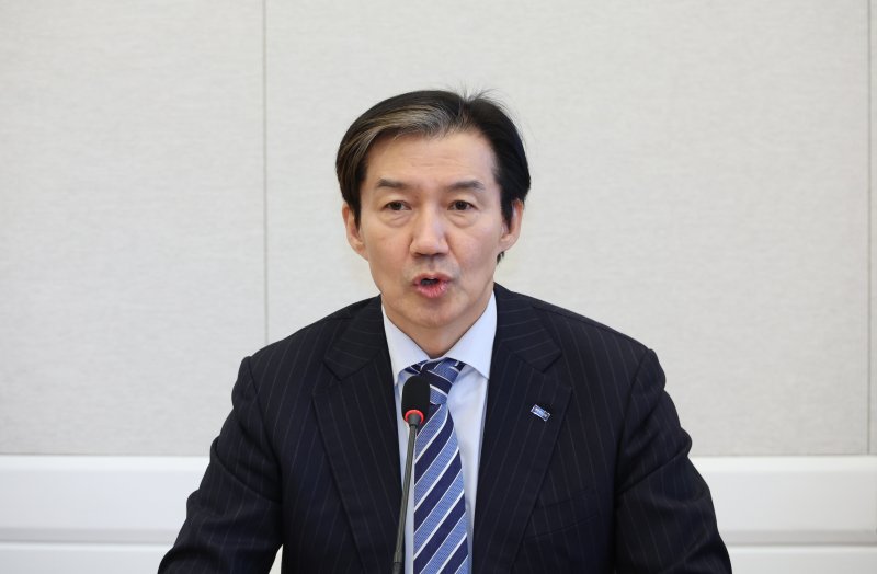 [서울=뉴시스] 김금보 기자 = 조국 조국혁신당 대표가 3일 서울 여의도 국회에서 열린 '개혁진보4당 정치개혁 1차 연석회의'에서 발언을 하고 있다. 2025.12.03. kgb@newsis.com